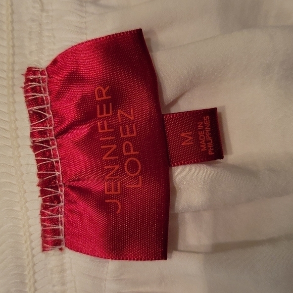 JENNIFER LOPEZ Off Shoulder White Grommet Peasant Festival Blouse - Picture 7 of 9